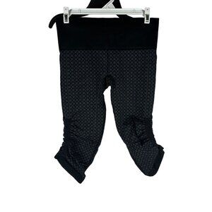 Lululemon Womens Crop Leggings Size 6 Black Geometric Pattern Stretchy